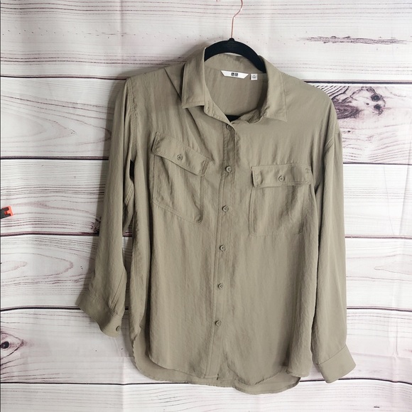 Uniqlo Tops - 🍃🌸UniQlo  button down shirt size s